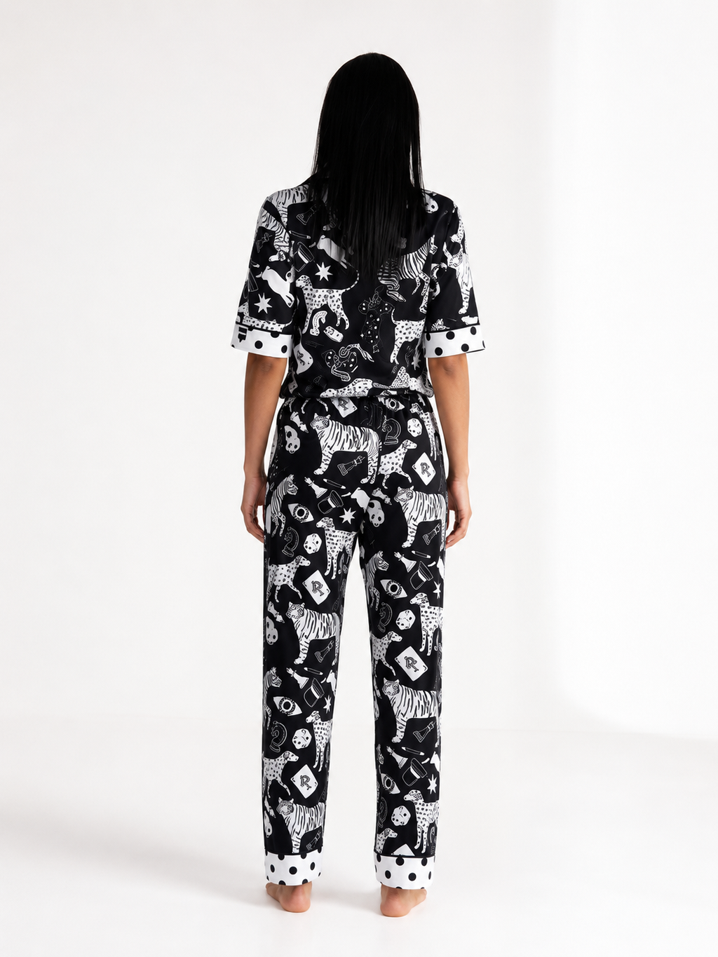 muvv's ® Siyah Beyaz Safari Desenli Saten Pijama Takımı